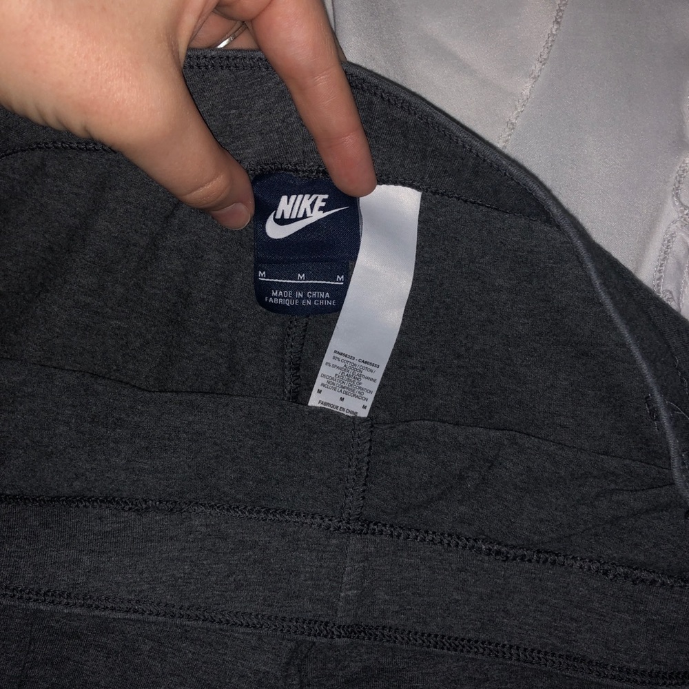 Grey Nike leggings